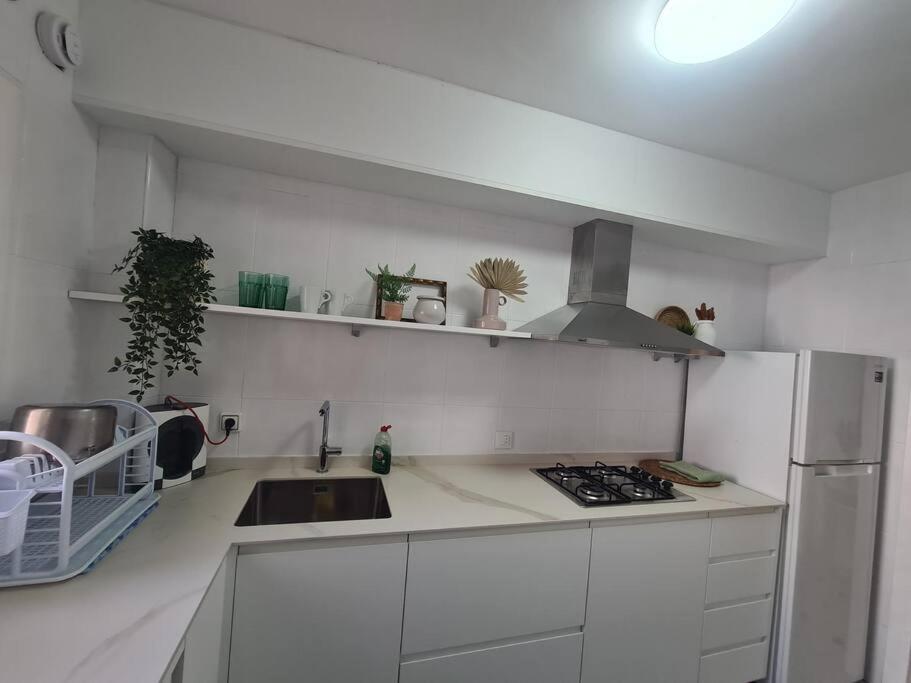Nice Beachside 2-Bd Apt Near Barcelona Cunit Exterior foto