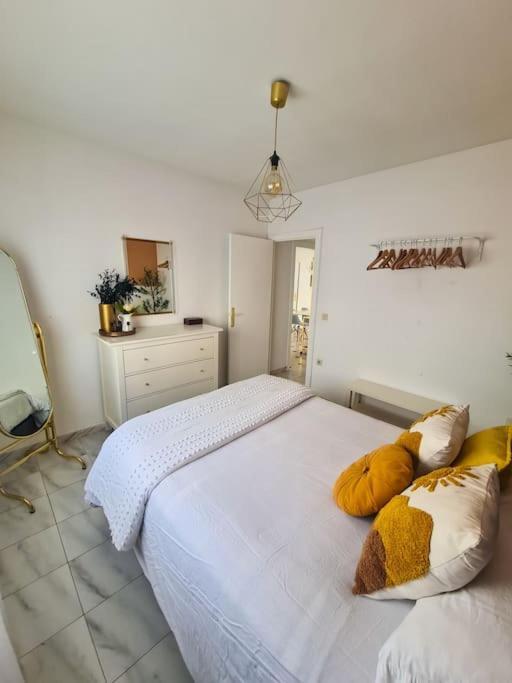 Nice Beachside 2-Bd Apt Near Barcelona Cunit Exterior foto