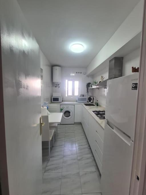 Nice Beachside 2-Bd Apt Near Barcelona Cunit Exterior foto