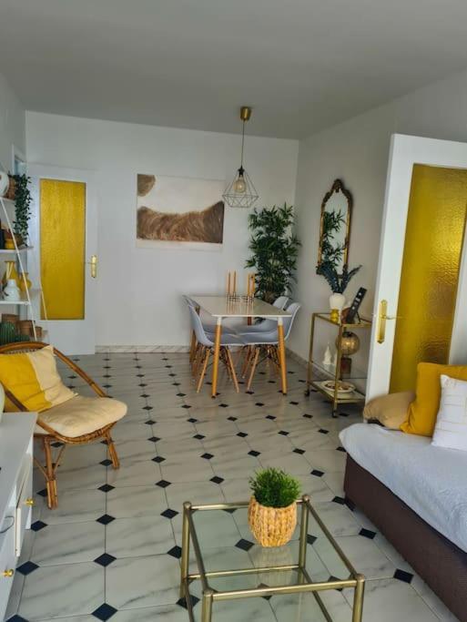 Nice Beachside 2-Bd Apt Near Barcelona Cunit Exterior foto